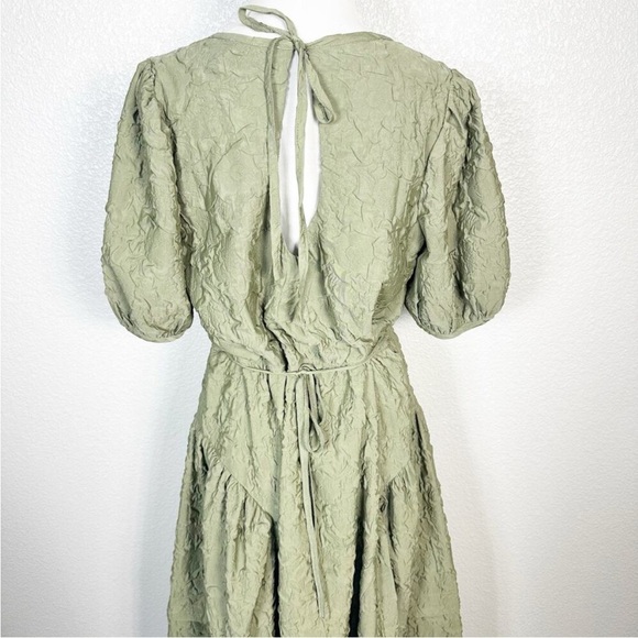 Moon River Olive Textured Midi Dress - Picture 8 of 11